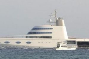 Trei pescari din SUA au văzut MOARTEA cu ochii! Un IAHT a intrat în ei în PLIN. Filmare virală.
