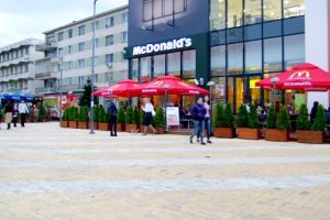 Scapi de-un fast-food, dai de două!