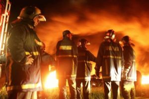 Incendiu la Tărlungeni. Posibil o persoană decedată