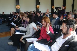 Consilierii locali discuta fuziunea prin absorbtie a SC Ecosal SRL de catre SC Confort, vanzarea unor terenuri si retragerea Primariei Constanta din Asociatia Litoral