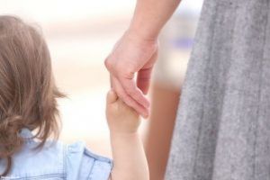 117 minori adoptabili: Copii norocoşi şi familii fericite