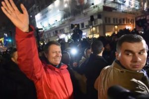 Preşedintele, izolat de decizia desemnării Vioricăi Dăncilă. Iohannis şi-a dat jos geaca roşie la numirea celui de-al treilea premier PSD