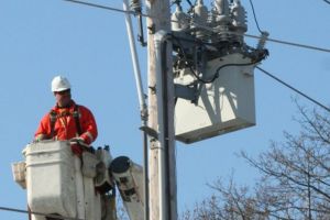 Încă sunt probleme cu alimentarea cu energie electrică în zece localităţi