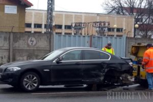 Carambol pe Calea Clujului: Patru maşini s-au buşit din cauza unui şofer grăbit (FOTO)