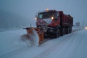 ATENȚIE, şoferi! S-au efectuat lucrări de deszăpezire pe aproape 100 de drumuri din Cluj. Se circulă în condiţii de iarnă