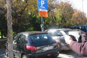 Licitaţia pentru concesionarea parcărilor publice din Braşov, de Mărţişor
