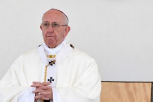 Gestul incredibil făcut de Papa Francisc, atunci când o poliţistă a căzut de pe cal