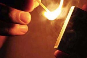 Piromanul din Prahova a fost prins de poliţişti, după ce a incendiat opt case