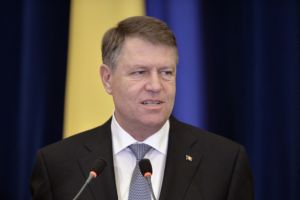 Preşedintele Iohannis, scos din emisia LIVE a unui post de radio românesc după o pauză de vorbire prea lungă. Sistemul automat de siguranţă a băgat un blues celebru. AUDIO