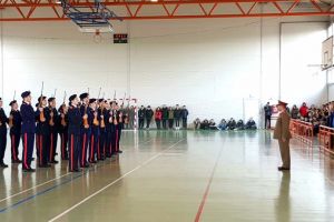 FOTO: ”Performanţă cu epoleţi”. Elevi şi cadre didactice au promovat Liceul Naţional Militar din Alba Iulia printr-un exerciţiu demonstrativ cu arme, în  judeţul Mureş