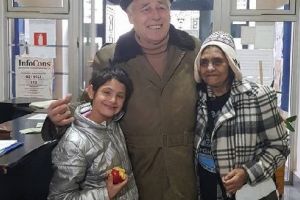 S-a întâmplat la Târgu-Mureş! Pormoneu cu mulţi bani pierdut de un pensionar, găsit şi returnat de o fetiţă orfană!