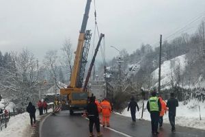 FOTO: Autotren derapat în şanţ, în Lunca Bradului!