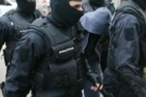 Clipe de groaza pentru o fata de 13 ani / Un barbat drogat a incercat s-o violeze