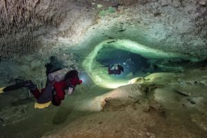 Exploratorii au descoperit cea mai mare pestera subacvatica. Imaginile sunt impresionante