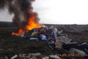 Cluj: Persoană identificată de poliţiştii locali după ce a incendiat deşeuri 