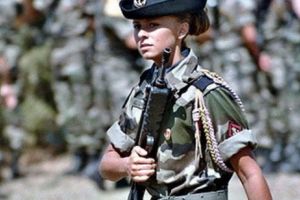 Franţa PLEACĂ la RĂZBOI. Cine sunt INAMICII vizaţi şi câţi bani va cheltui pentru asta