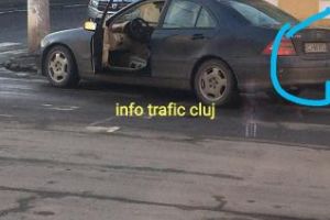 ”Piţiponc” de Cluj! Aşa a parcat şi şi-a uitat şi uşa deschisă - FOTO