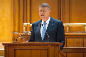 AUDIO – Pauzele lungi din discursul lui Iohannis au dat peste cap emisia EUROPA FM