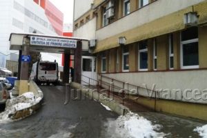 Zeci de băcăuani, la spital cu fracturi, luxaţii şi entorse