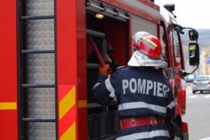 Un INCENDIU necruţător a izbucnit la o biserică din SUCEAVA! Lăcaşul din lemn, mistuit de flăcări!- VIDEO
