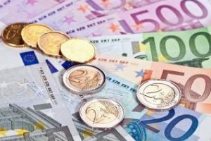 Euro la un nou maxim istoric: 4,6614 lei