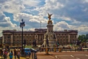 COMOARA din podelele  PALATULUI BUCKINGHAM. Electricienii au descoperit SECRETELE familiei regale - Galerie FOTO