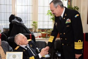 A implinit 99 de ani! Șeful Statului Major al Fortelor Navale intalnire emotionanta cu seniorul Careului Marinarilor. Despre Careu  