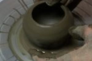 INEDIT. Curs de olărit. Gratuit pentru tinerii din Reşiţa! [FOTO]