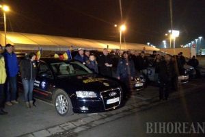 Coloane împotriva celor fără coloană: Un grup de orădeni a pornit să protesteze la Bucureşti, rugându-şi concitadinii să iasă şi ei în stradă (FOTO)