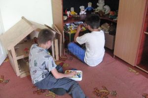 29 de copii abandonaţi, din care 11 grupe de fraţi, pe profilul public de copii greu adoptabili