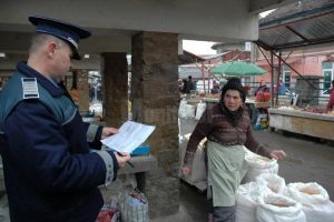 O razie de câteva ore a dus la aplicarea a aproape 80 de sancţiuni şi reţinerea a nouă ...