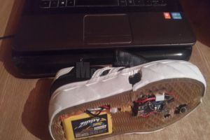 Pantofii inteligenţi, cu ventilaţie, masaj şi lanternă, proiectaţi de o echipă a ...