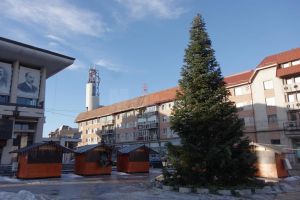 Dispar decoraţiunile de Crăciun, dar nu şi căsuţele de lemn din Centru