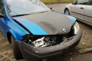 FOTO. Un sătmărean şi-a găsit maşina distrusă. Autorul a dispărut