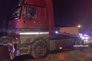 Autostrada A2 – Carambol: Un TIR şi trei autoturisme. Trafic restricţionat pe banda de urgenţă