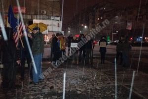 Câteva zeci de persoane au protestat şi la Târgovişte, dar şi Moreni