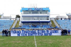 SSC Farul. Fani si fotbalisti, mesaj pe teren: Pasiunea transforma istoria in legenda. Ne vrem identitatea inapoi!“