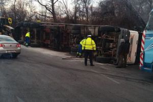 Tir plin cu fier răsturnat la Deduleşti