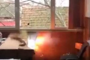 Catedra unul liceu A SĂRIT ÎN AER. Elevii au montat EXPLOZIBIL şi au postat totul pe FACEBOOK