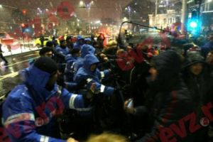 Explicaţie HALUCINANTĂ a JANDARMERIEI în cazul SCANDALOS de la PROTESTE: S-au EXERCITAT VIOLENȚE asupra COLEGULUI nostru