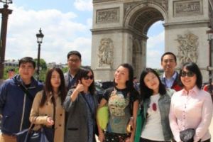 Vin chinezii. MILIOANE!