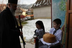 ÎPS Irineu, în mijlocul credincioşilor din propopiatul Târnăveni