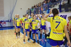 Handbal: Victorie de infarct pentru sportivele Coronei