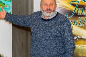 „Jos pălăria”, transformată de maestrul Traian Mârza într-un templu al picturii