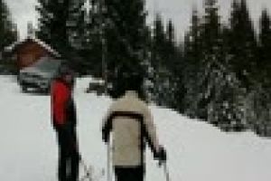 Cocalarii s-au dat cu maşina pe pârtia de la Băişoara - VIDEO