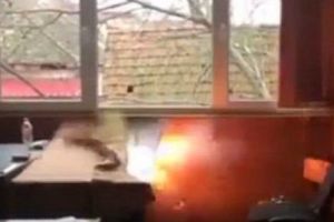 Elevul care a aruncat catedra în aer îşi va afla pedeapsa