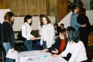 Absolvenţii pot beneficia de prima de inserţie în cuantum de 1.500 de lei