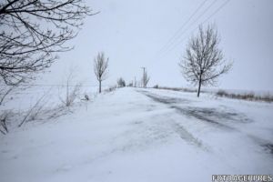 Cod galben de ninsori şi viscol în jumătate din judeţele ţării. Care sunt zonele afectate şi care este situaţia drumurilor