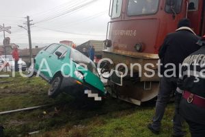 Accident feroviar in Ovidiu. Un autoturism a fost lovit de tren. Pompierii la fata locului