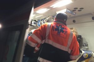 Masina rasturnata peste parapetul podului din Calea Sagului, din cauza unui sofer neatent